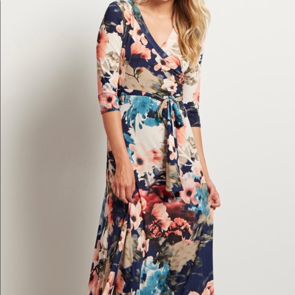 3/4 sleeve Cool and comfortable, no iron needed. Rich winter water colors